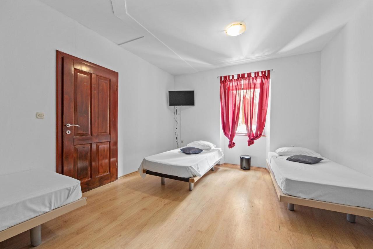 Pula Hostel Kültér fotó