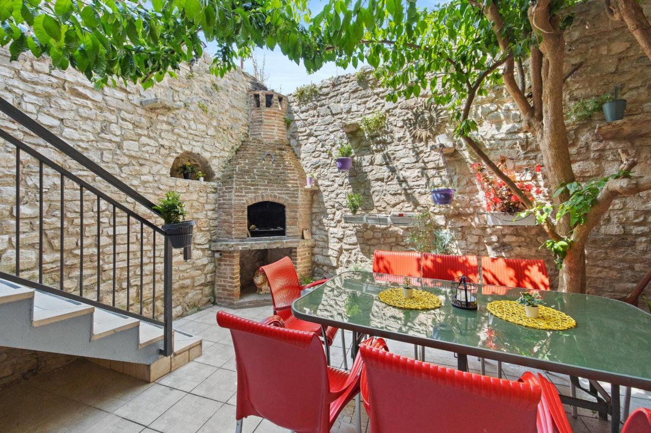 Pula Hostel Kültér fotó