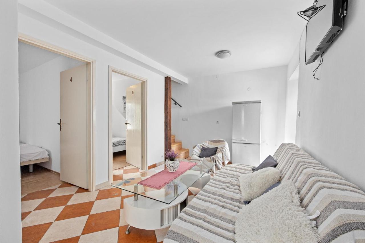 Pula Hostel Kültér fotó
